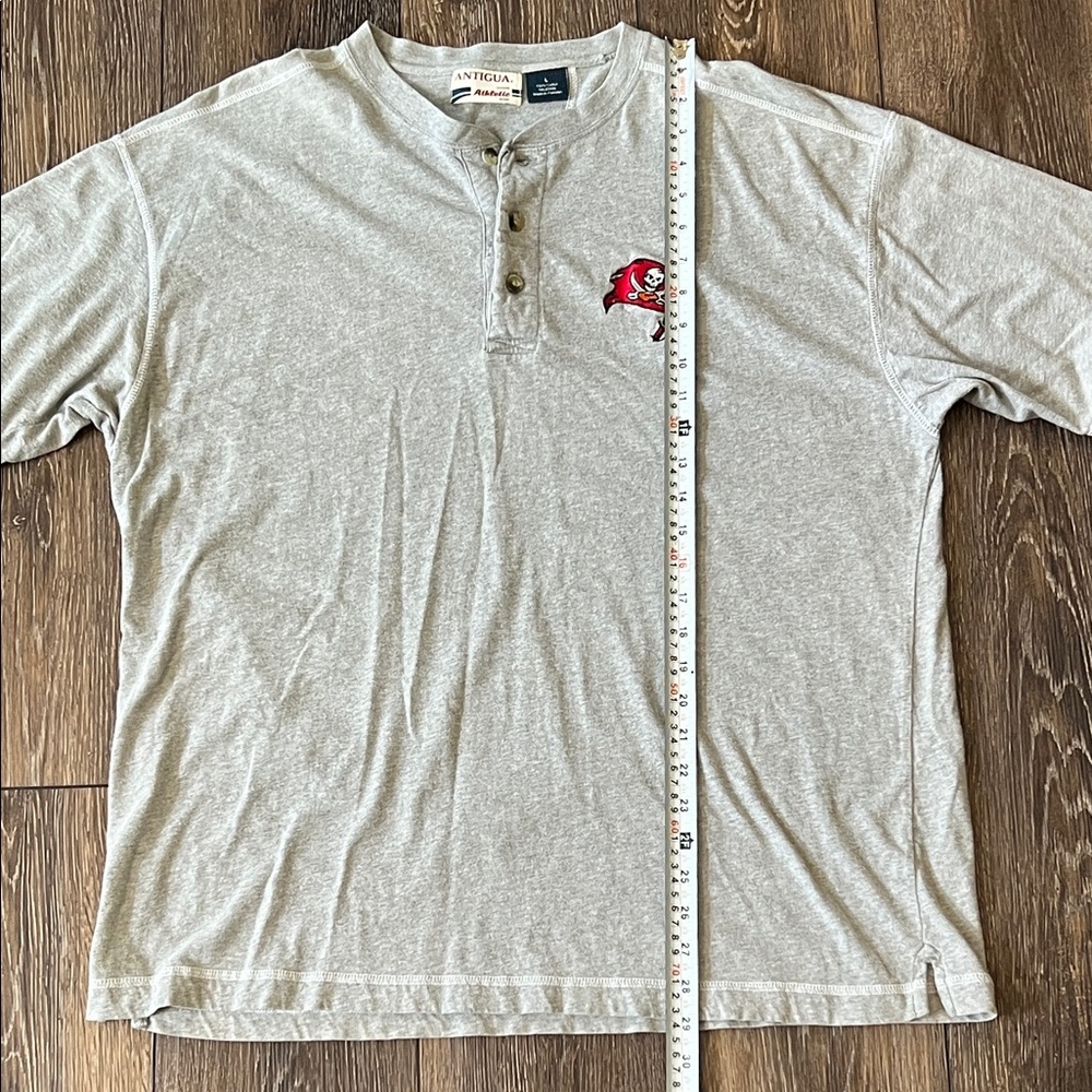 VINTAGE Antigua Tampa Bay Buccaneers Mens Large Gray Henley Short Sleeve Shirt - Picture 9 of 9